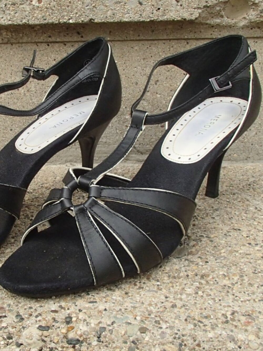 Merona Adelaide Leather strappy Ivory & black sandal peep toe pumps size 11